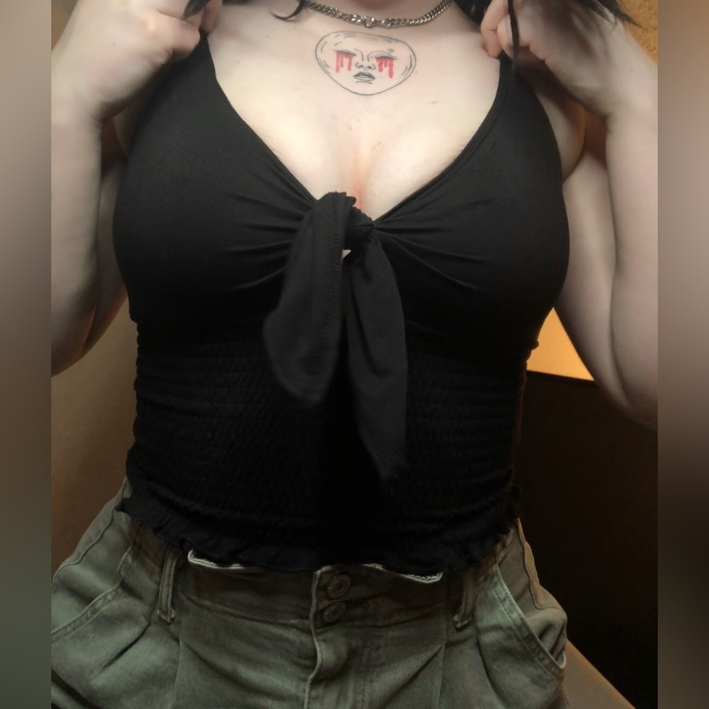 Cropped Tie Deep V Tank With Keyhole
